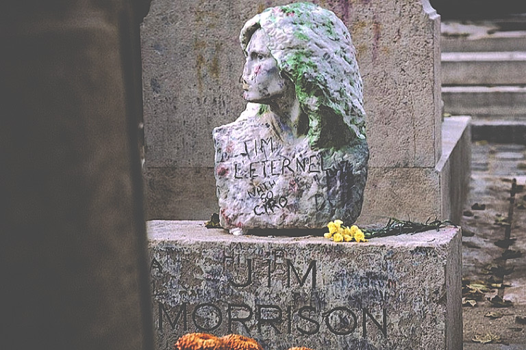 The grave of Jim Morrison at Père Lachaise Cemetery in Paris, October 1991.(Bruno de HOGUES / Gamma-Rapho via Getty Images)
